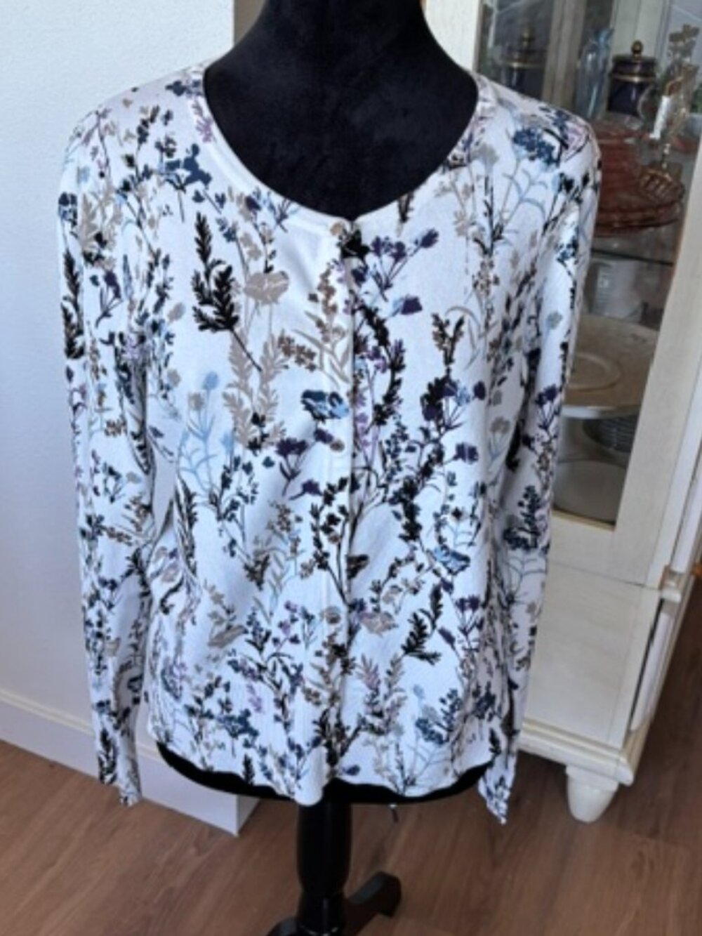 White House Black Market White Floral Long Sleev Cardigan Snap Closure EUC L